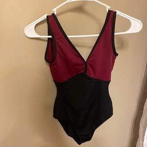 Mariia Crown Women’s v-neck tank leotard